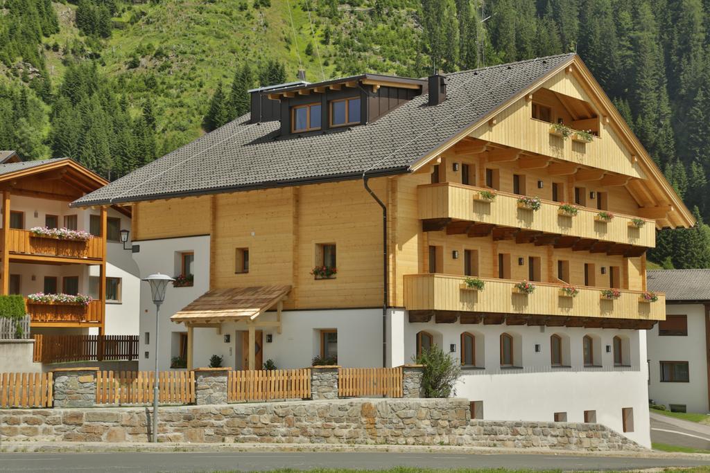 Hotel Gasthof Unterwoeger Obertilliach Exterior photo